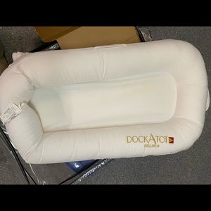 Dock a tot deluxe with white cover